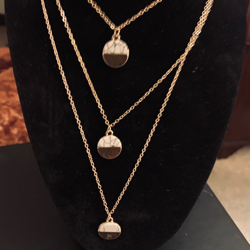 Gorgeous necklace - Picture 2 of 4